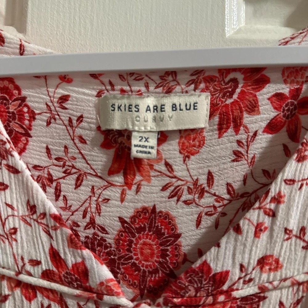 Red and white floral blouse - Picture 2 of 3